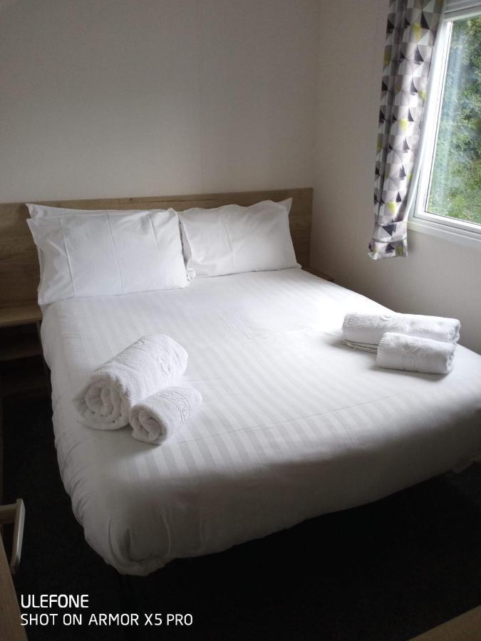 Exclusive 3 Bedroom Caravan, Sleeps 8 People At Parkdean Newquay Holiday Park, Cornwall, Uk Εξωτερικό φωτογραφία